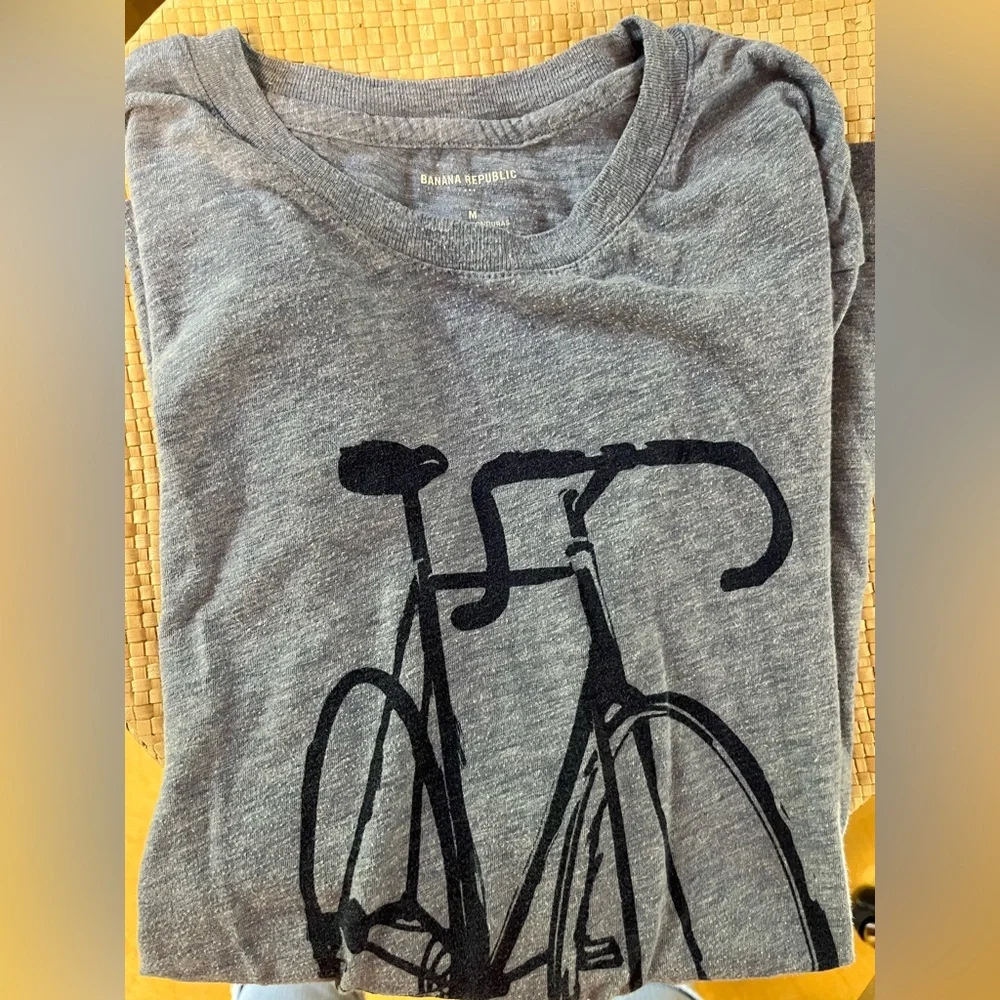 3 Banana Republic Men’s Tees and a Bonus T-shirt M